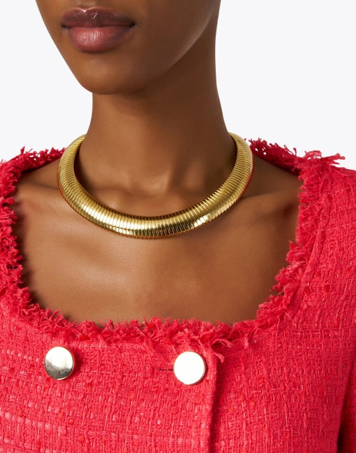Exquisite Gold-Plated Cobra-Style Choker Necklace for Elegant Ensembles