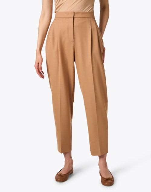 Stylish Brown Pleated Trousers Made of Lightweight Wool Blend