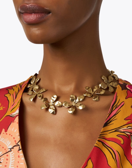 Exquisite Tangier Gold Floral Design Necklace for Elegant Wear