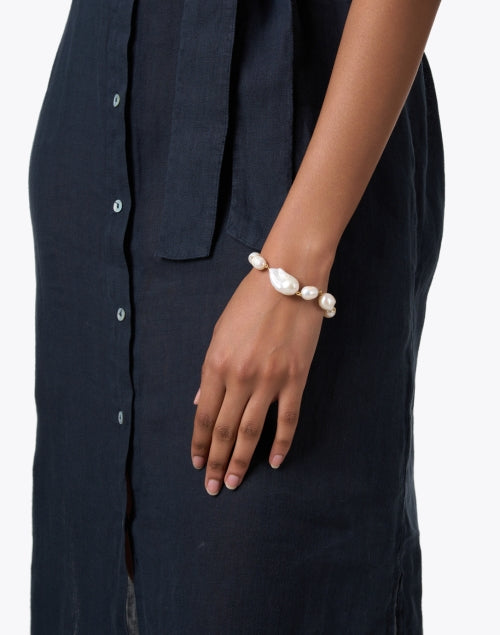 Exquisite Gold-Tone Chain and Freshwater Pearl Fashion Bracelet