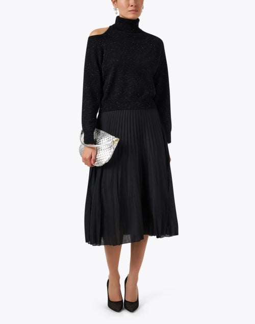 Stylish Black Merino Wool Plisse Midi Skirt for Seasonal Styling