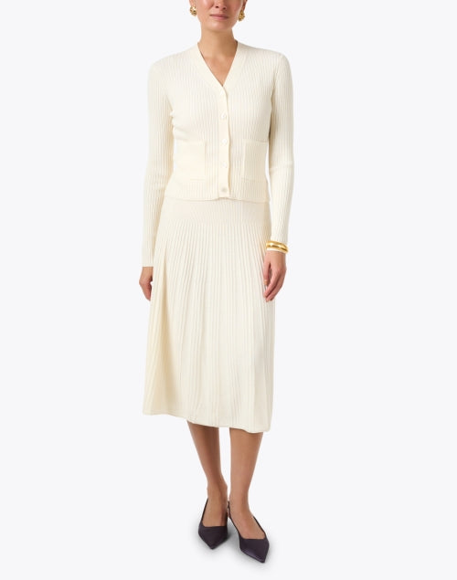 Elegant Ivory Ribbed 100% Wool Cardigan for Everyday Wear