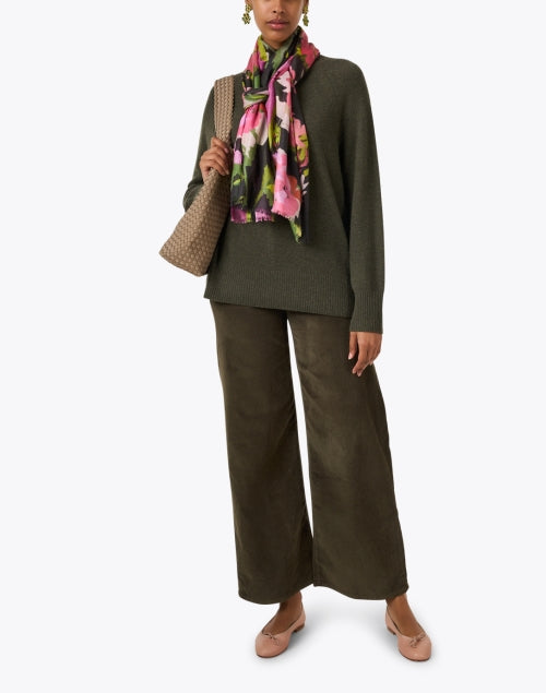 Elegant Black Floral-Printed Silk-Cashmere Scarf for New Season