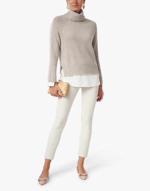 Exquisite Light Beige Wool Cashmere Layered Turtleneck Sweater for a Stylish Look