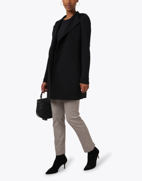 Elegant Black Overcoat Crafted from Luxurious Wool and Cashmere Blend