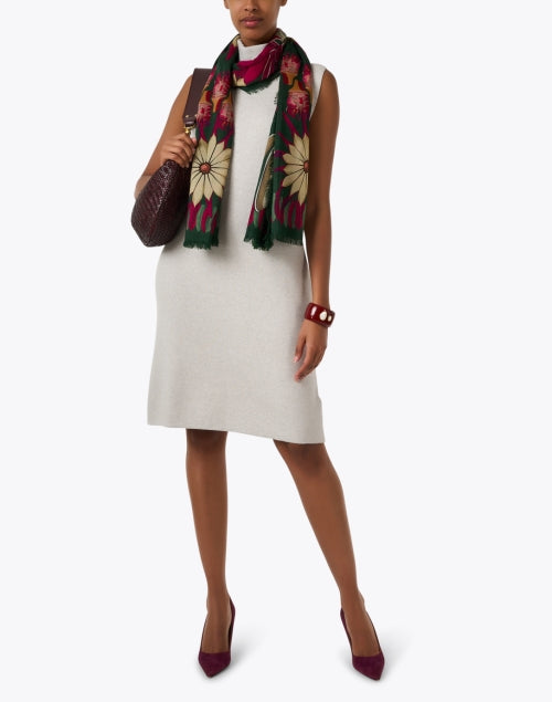 Fashionable Green Floral Patterned Wool Scarf for Stylish Outfits