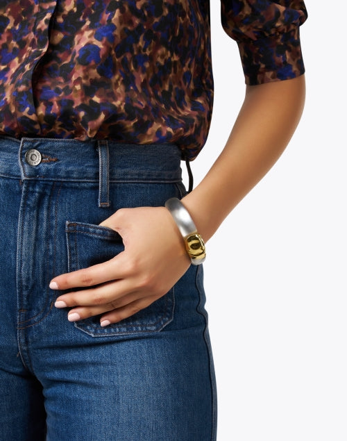 Stylish Grey Handcrafted Lucite Hinge Bracelet with Molten Gold Closure