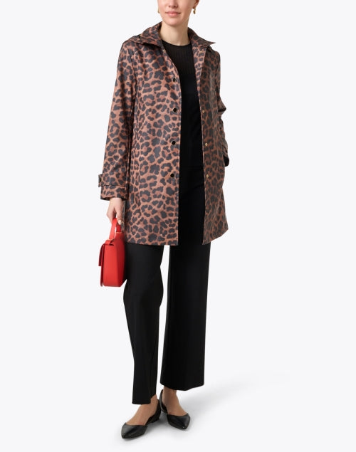 Fashionable Iconic Princess Rain Slicker with Stunning Leopard Print Design