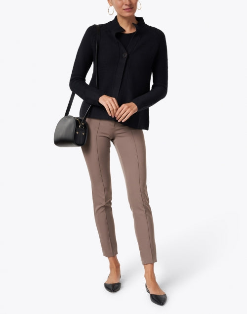 Stretchy Viscose Black Scoop Neck Top with Elbow Sleeves for Women's Fashion