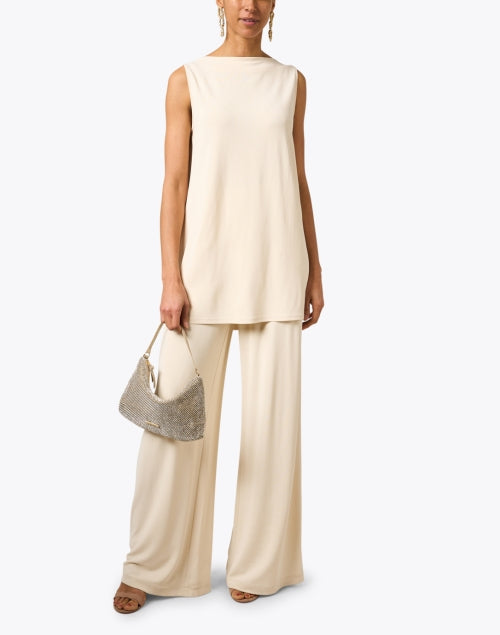 Elegant Ivory Sleeveless Women's Blouse for Summer Fashion