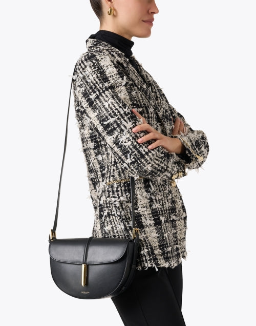 Stylish Tokyo Black Leather Crossbody Saddle Bag for Fashionable Individuals