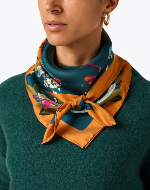 Fashionable Multi Apple Patterned Silk Scarf for Daily Wear