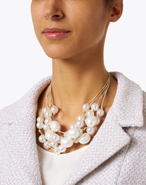 Exquisite Pearl Cluster and Beige Leather Strand Necklace for Women