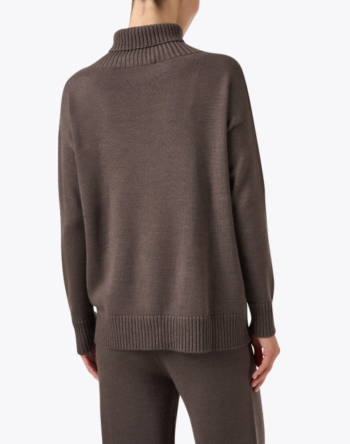 Stylish Superbo Brown 100% Wool Turtleneck Sweater for All - Season Wear