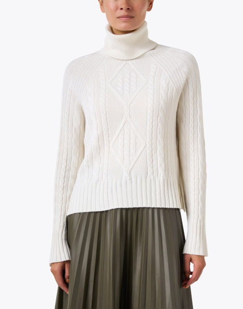 Luxurious Ivory Women's Wool Silk Cashmere Blend Cable Knit Sweater