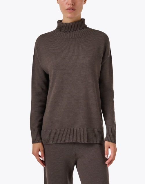 Stylish Superbo Brown 100% Wool Turtleneck Sweater for All - Season Wear