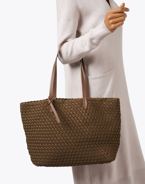 Brown Jet Setter Style Women's Shoulder Handbag