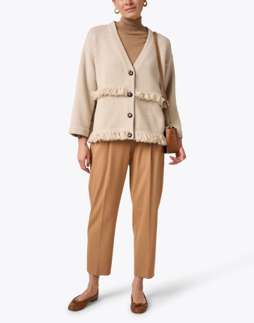 Stylish Brown Pleated Trousers Made of Lightweight Wool Blend