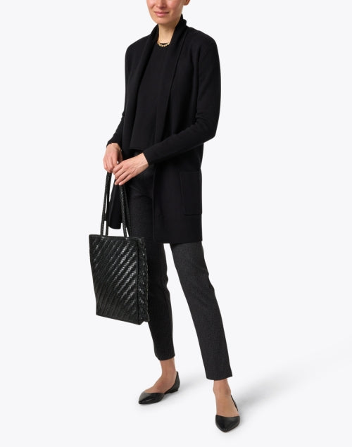 Black Travel Coat Crafted from Premium Cotton and Cashmere Blend