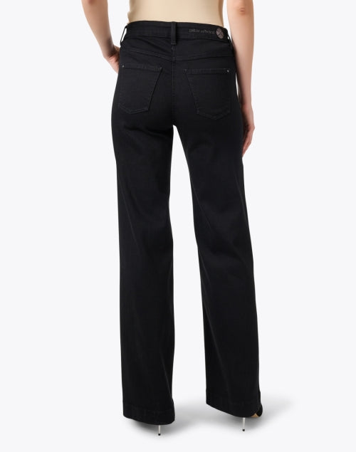 Stylish Dreamy Black Stretchable Straight-Leg Denim Jeans
