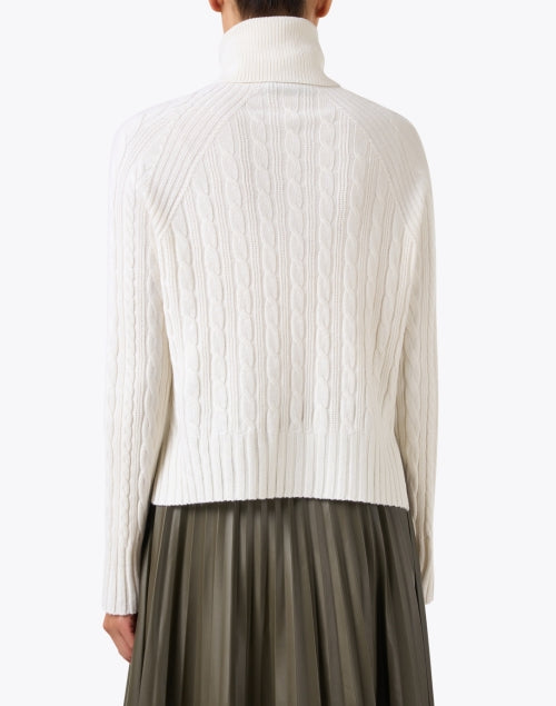 Luxurious Ivory Women's Wool Silk Cashmere Blend Cable Knit Sweater