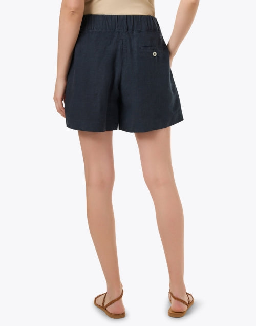 Stylish Navy Relaxed Linen Shorts for Getaways