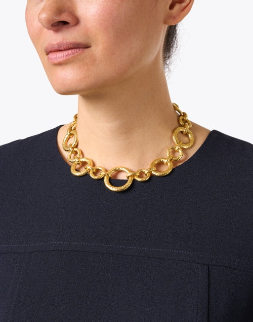 Exquisitely Textured Gold-Plated Brass Toggle Style Necklace for All Seasons